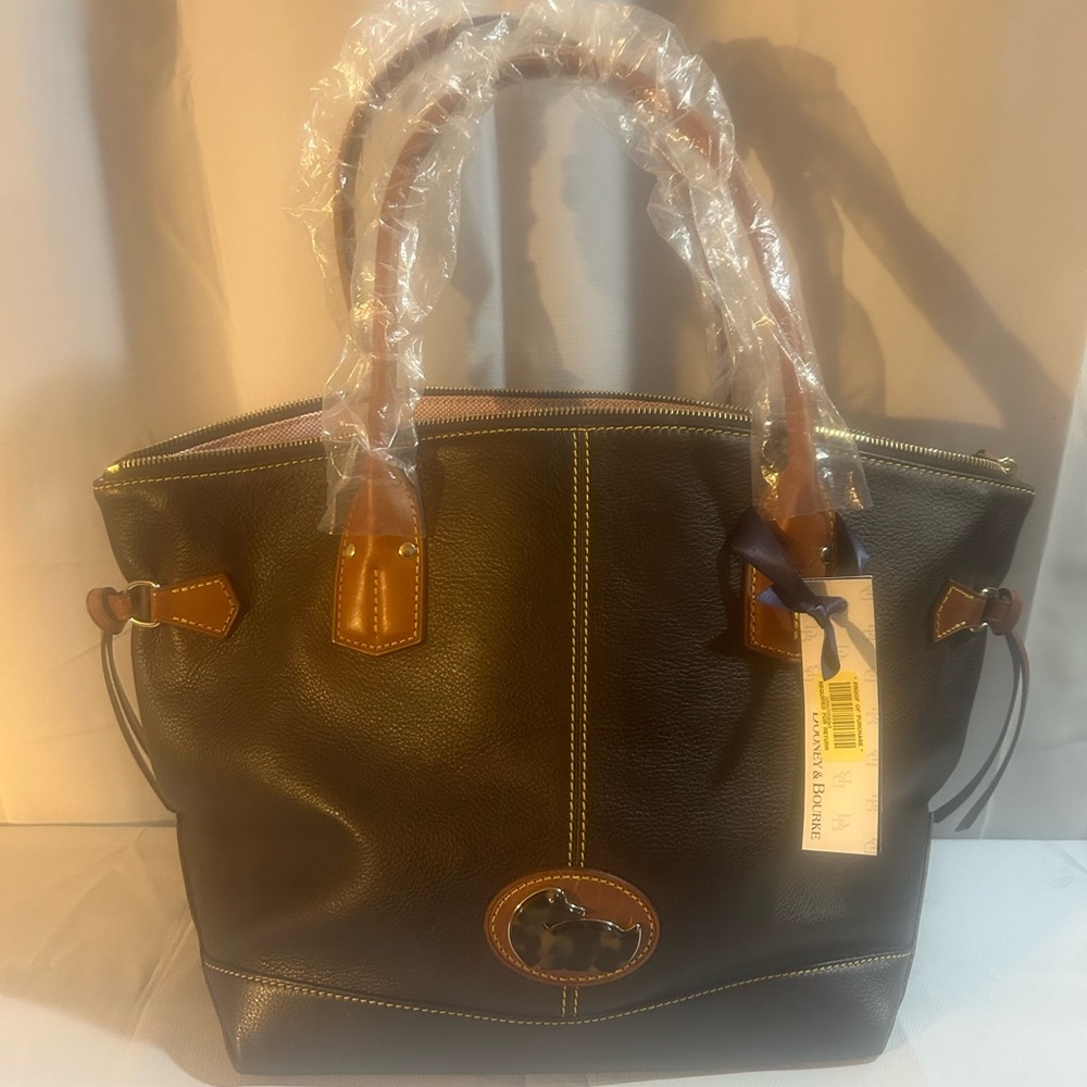 VTG unused Dooney & Bourne Tote w original tags, packaging and Reg Cert.